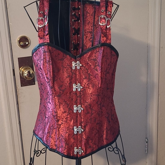 Corset - Picture 1 of 2